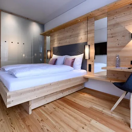 Hotel Tirol 3*