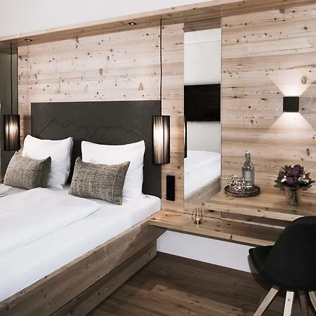 Tirol Hotel 3*