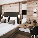 Tirol Hotel 3*