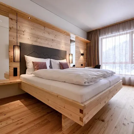 Tirol Hotel 3*